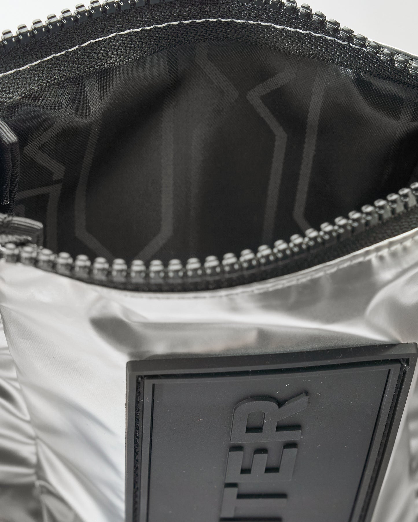 TRAVEL RIPSTOP PHONE POUCH